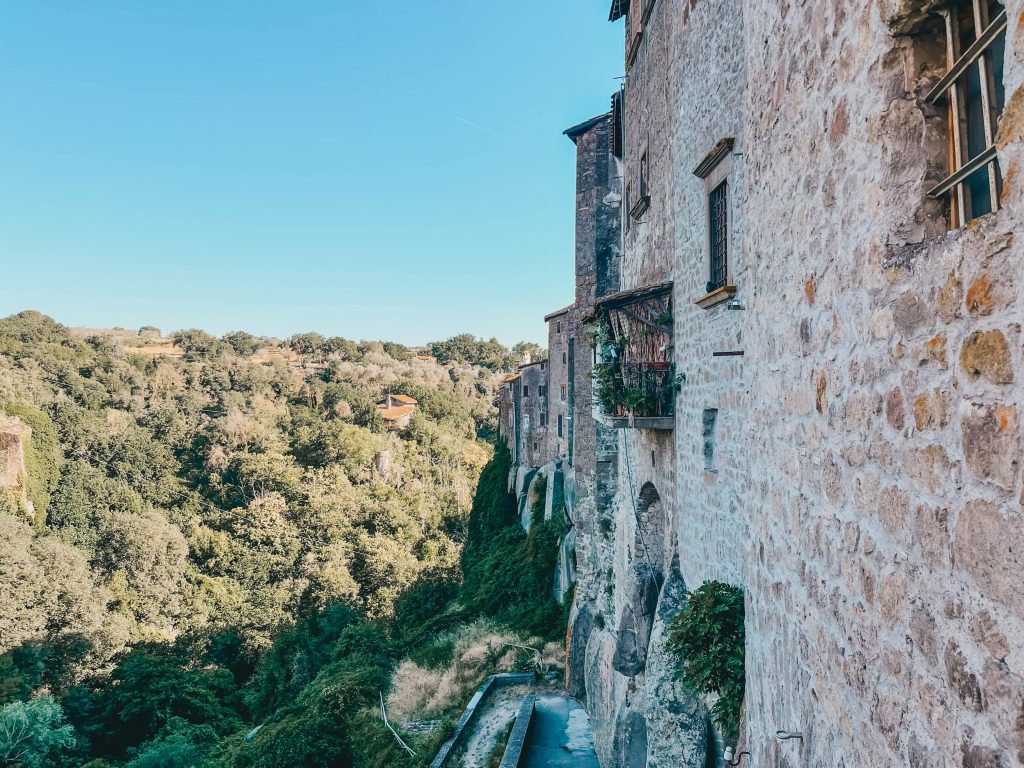 panorama di vitorchiano a ridosso del peperino