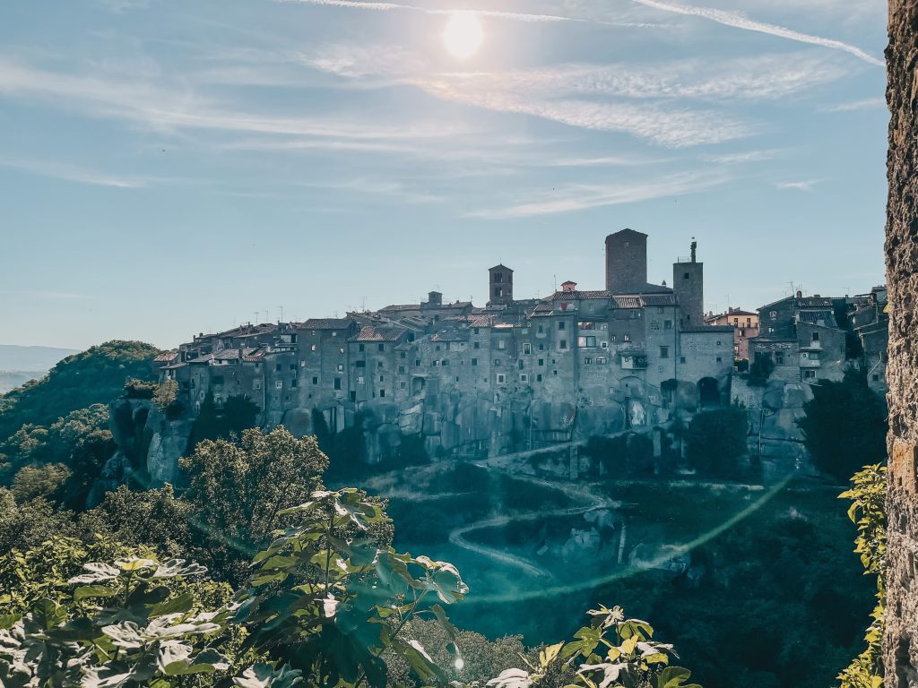 panorama di vitorchiano avvolto dal peperino