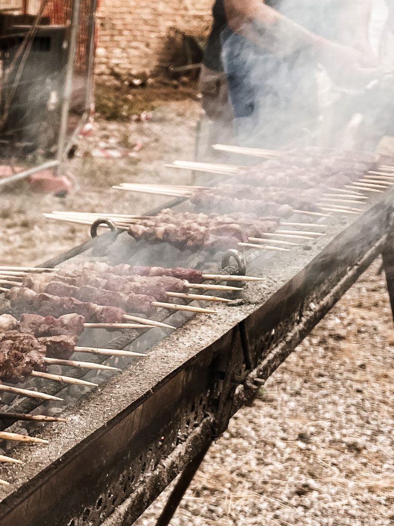 arrosticini al chiostro - Cosa fare in Emilia Romagna in estate: 10+ consigli local