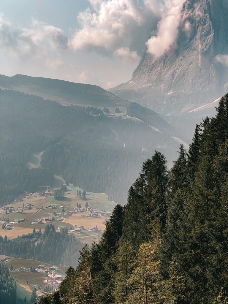 panorama ad inizio percorso - Escursione al Seceda in Val Gardena: come raggiungere questa meraviglia nelle Dolomiti