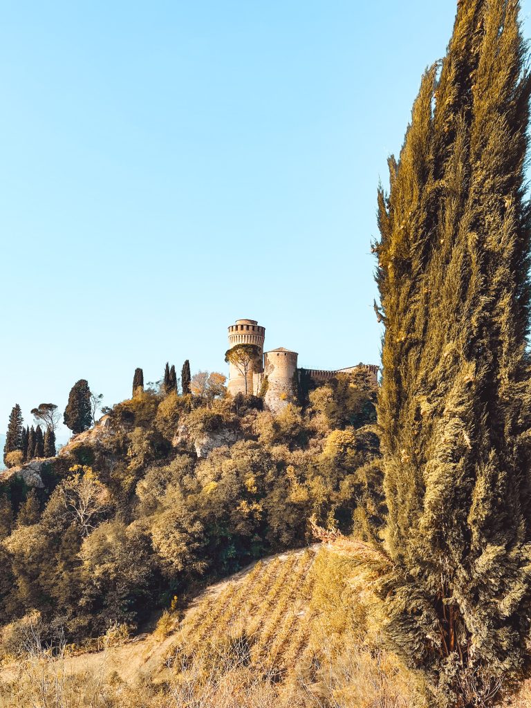 Da Brisighella al Rifugio Carné: panorama della rocca