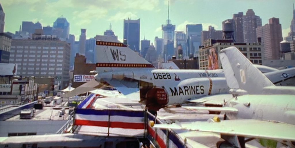 scena del film: intrepid museum