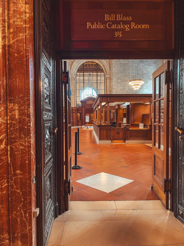 interno della New York Public library visita libera