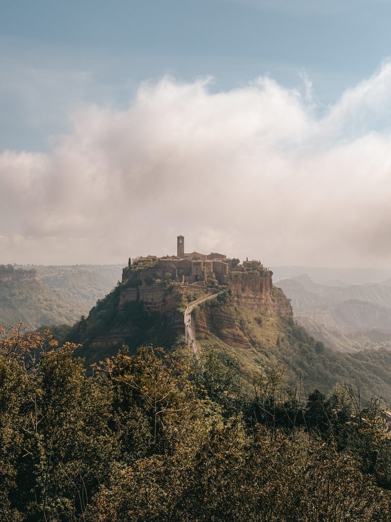civita di bagnoregio come laputa